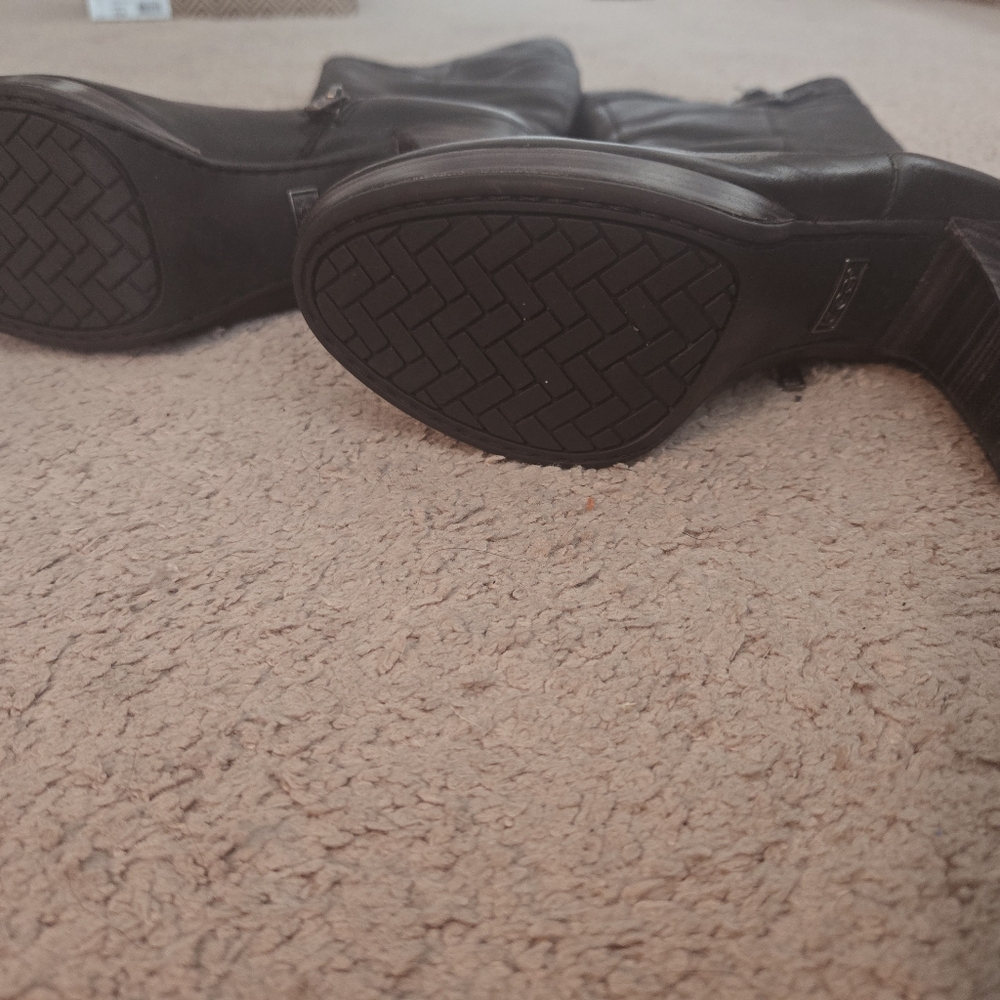 UGG Black Heeled Boots - Picture 5 of 7
